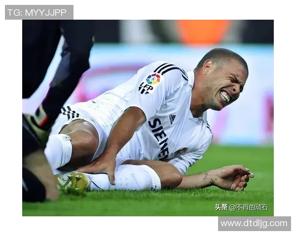 足球玻璃人：在绿茵场上拼搏与脆弱的交织之路